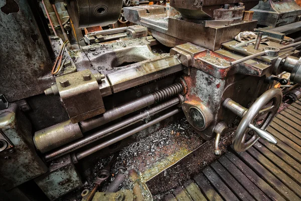 Old lathe while working on the workshop — Stock Photo, Image