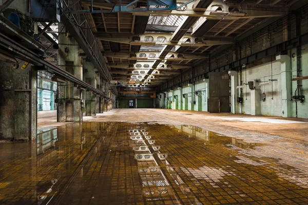 Photo of an old empty repair workshop — Stock Photo, Image