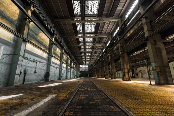 Abbandonato vecchia stazione di riparazione del veicolo, interno — Foto Stock