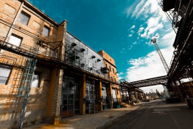 terk edilmiş eski kimyasal fabrika binası
