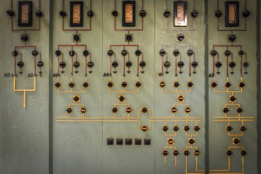 eski endüstriyel elektronik bir firma dolap geçiş yapın.