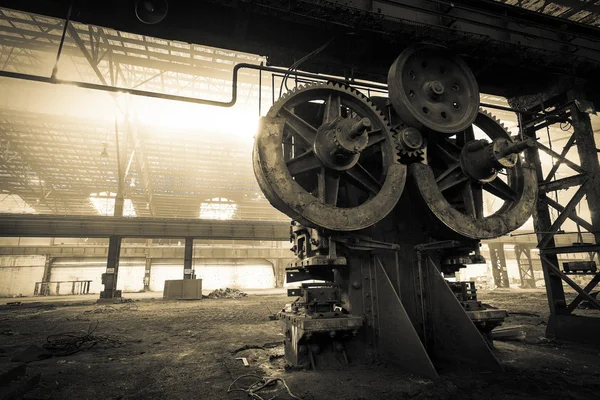 Velha empresa metalúrgica à espera de uma demolição — Fotografia de Stock