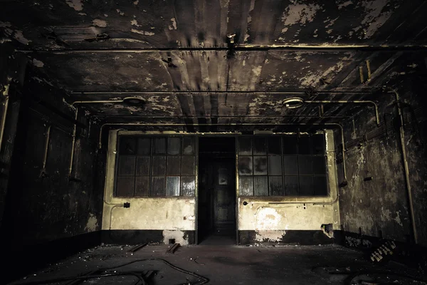 Interior del edificio industrial abandonado — Foto de Stock