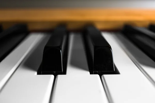 Primo piano dei tasti del pianoforte — Foto Stock