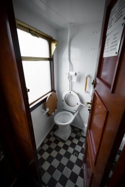 eski tren tuvalet