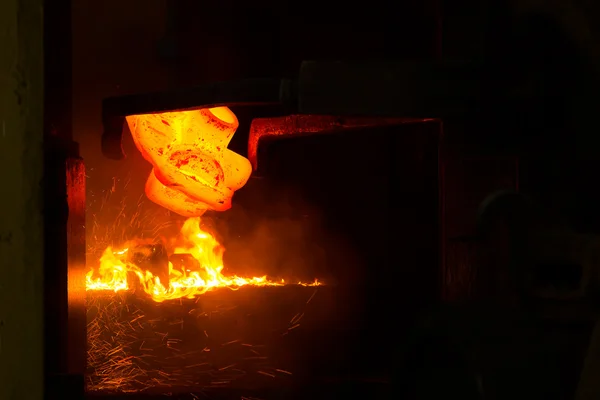 Ferro caldo in martello a vapore — Foto Stock