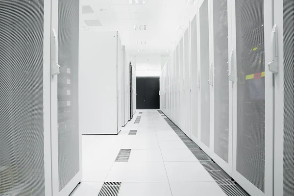 Rede de quartos de servidor branco — Fotografia de Stock