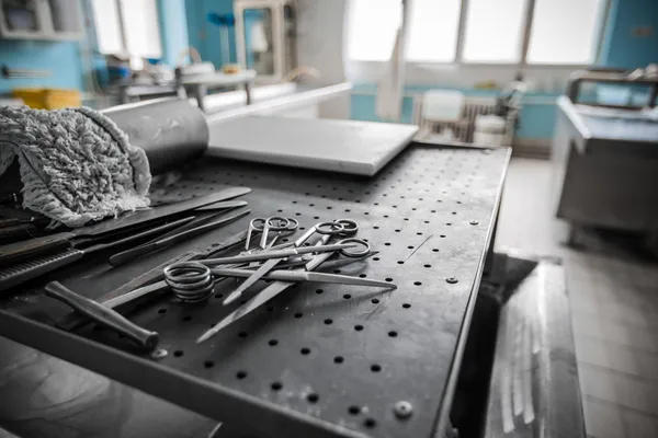 Odada dissekan içinde bir hastane cihazları