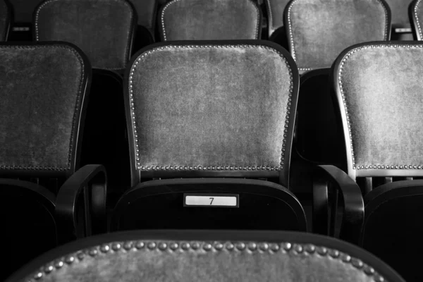 Sedie in un vecchio teatro — Foto Stock