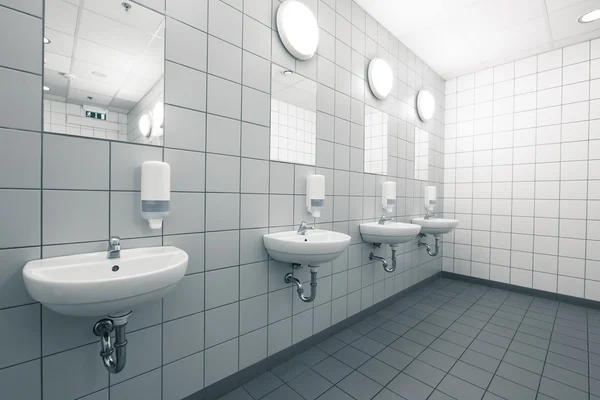 Leere Hand auf sauberen öffentlichen Toiletten — Stockfoto