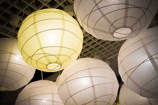 Hanging white and yellow paper lanterns — Stock Photo, Image