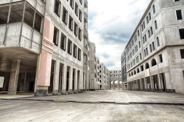 bitmemiş bir konut kompleksi