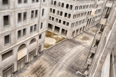 bitmemiş bir konut kompleksi