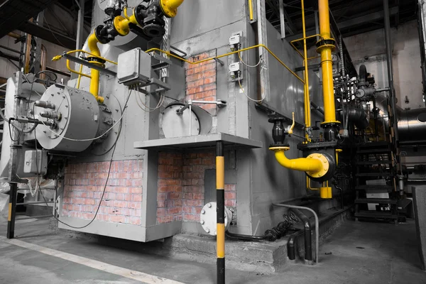 Gebouw met een moderne industriële ketel — Stockfoto