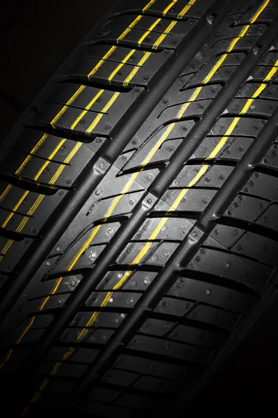 Nieuwe auto het patroon van rubber, nauwe, detail — Stockfoto