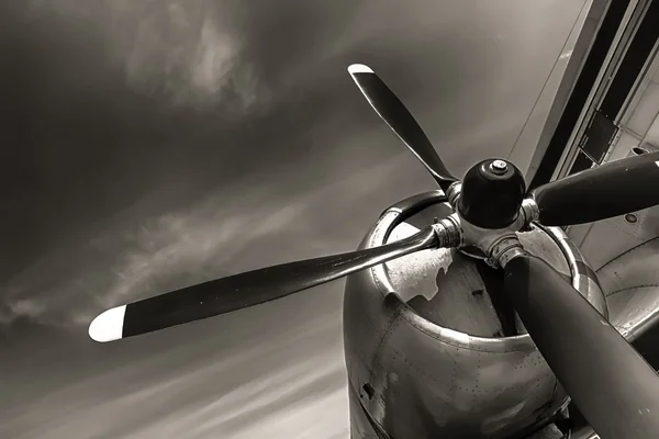 古い時代遅れの航空機プロペラ — ストック写真