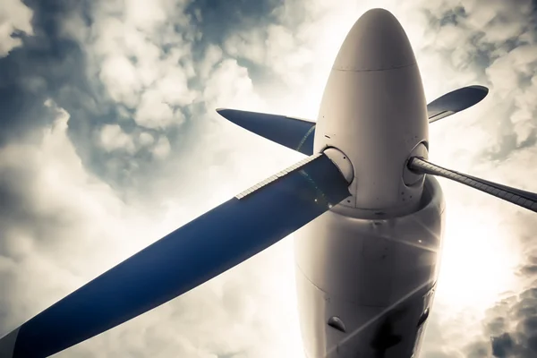 Een oude verouderde luchtvaartuigen propeller — Stockfoto