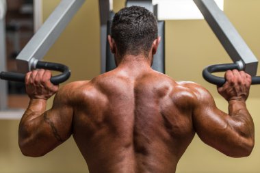 gömleksiz vücut Oluşturucuyu askeri yapıyor omuz için basın