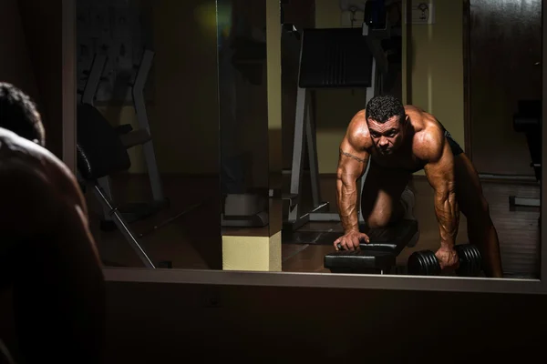 Male bodybuilder doing heavy weight exercise for back — Stock Photo, Image