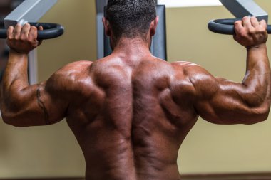 gömleksiz vücut Oluşturucuyu askeri yapıyor omuz için basın