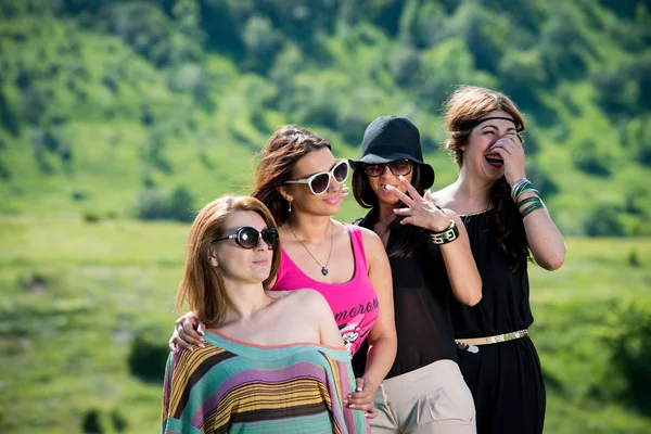 Gruppo di ragazze divertirsi — Foto Stock