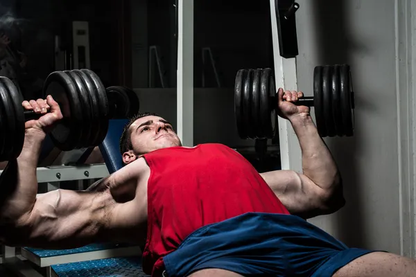 Young bodybuilder doing bench press for chest — Stock Photo, Image