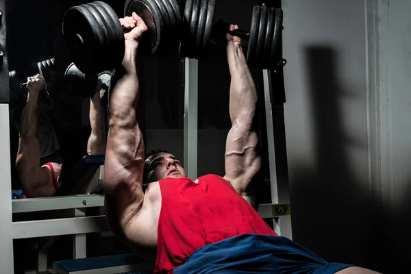 Young bodybuilder doing bench press for chest — Stock Photo, Image