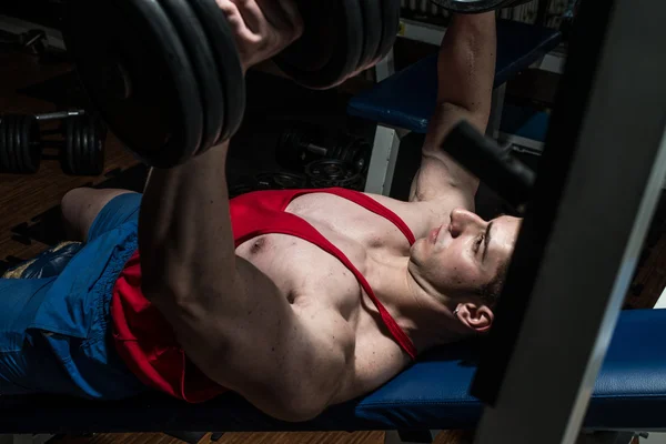 Young bodybuilder doing bench press for chest — Stock Photo, Image