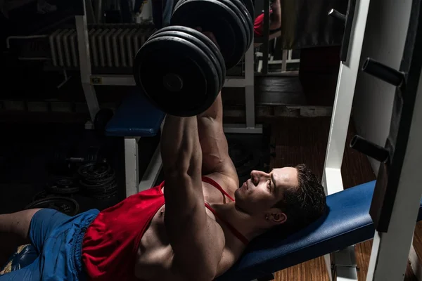 Young bodybuilder doing bench press for chest — Stock Photo, Image