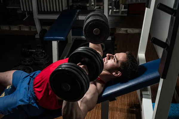 Young bodybuilder doing bench press for chest — Stock Photo, Image