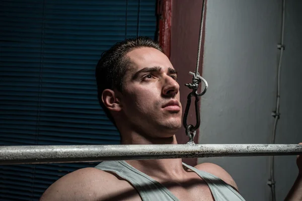 Young body builder doing heavy weight exercise for back — Stock Photo, Image