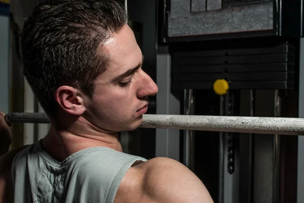 Young body builder doing heavy weight exercise for back — Stock Photo, Image