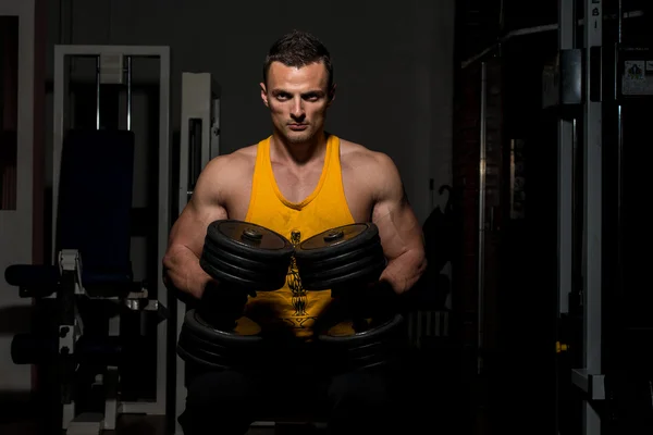Fitness trainer posing with dumbbells — Stock Photo, Image