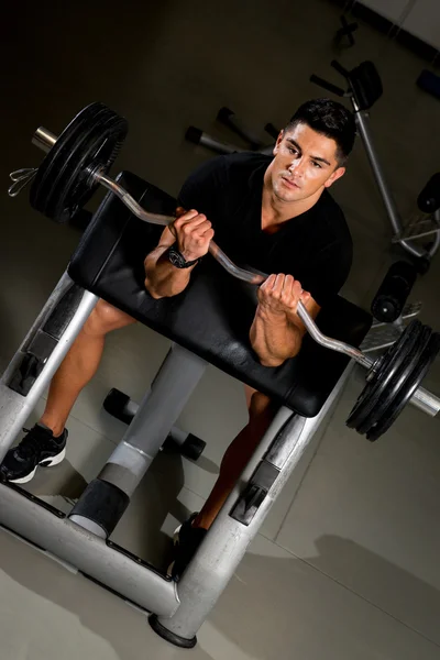 Working the barbell — Stock Photo, Image