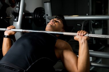 Bench press egzersiz