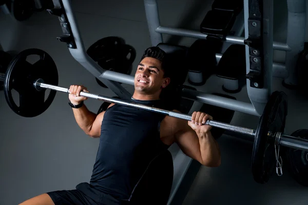 Effort on the bench press — Stock Photo, Image