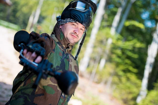 Paintball shooter — Stockfoto