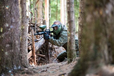 paintball keskin nişancı çekim için hazır