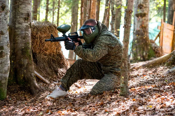 Paintball sniper klaar voor schieten — Stockfoto