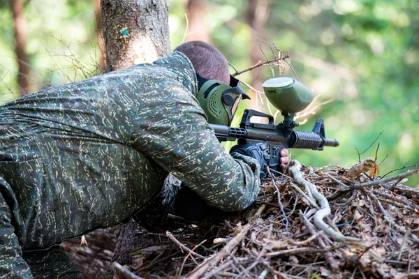 Paintball sniper klaar voor schieten — Stockfoto