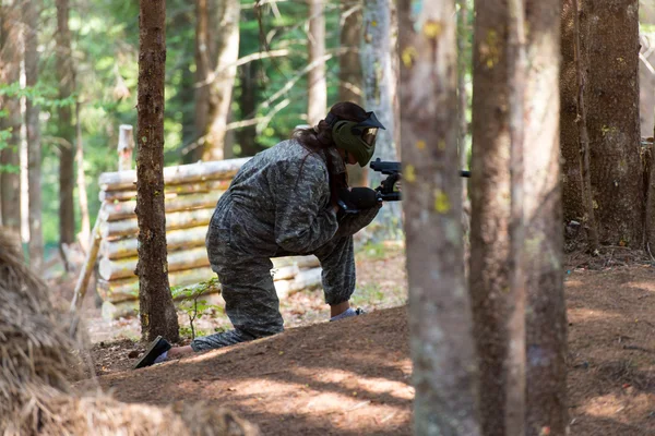 Paintball shooter — Stockfoto