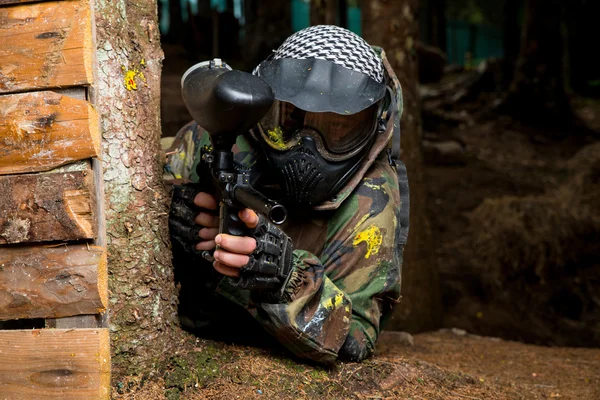 Paintball keskin nişancı çekim için hazır — Stok fotoğraf