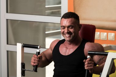 vücut geliştirmeci eğitim şu anda gülüyor