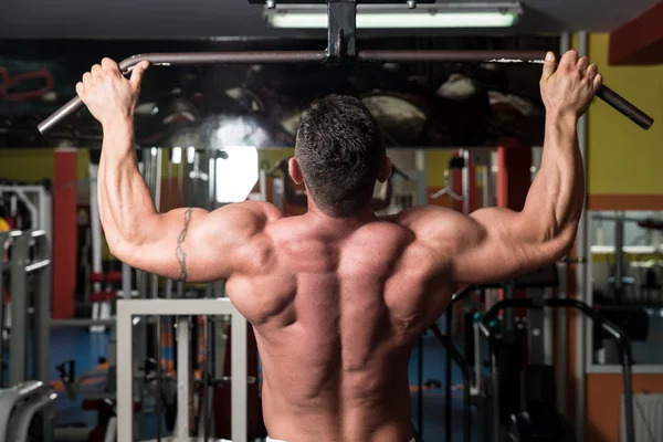 Entraînement de gymnase pour le dos — Photo