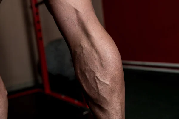 Homem muscular bezerros — Fotografia de Stock