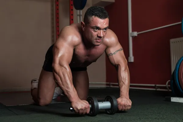 Working Out With Ab Roller — Stock Photo, Image