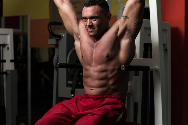 Entrenamiento de gimnasio para abdominales — Foto de Stock