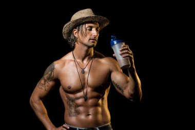 protein shake ile fitness modeli