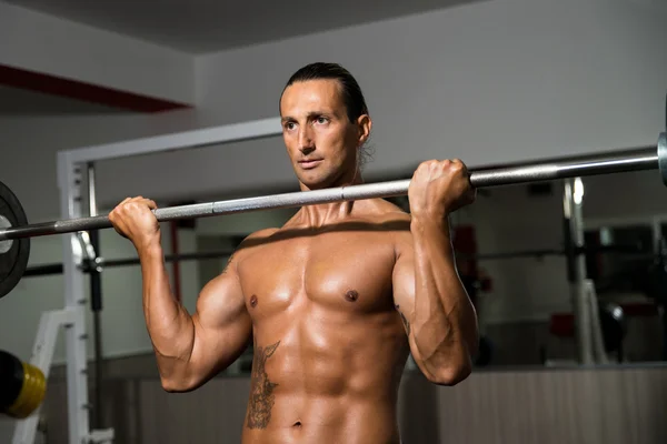 Macho Man Lifting Weights With Barbell — Stock Photo, Image