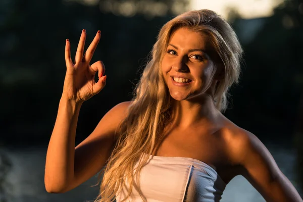 Mujer alegre. —  Fotos de Stock